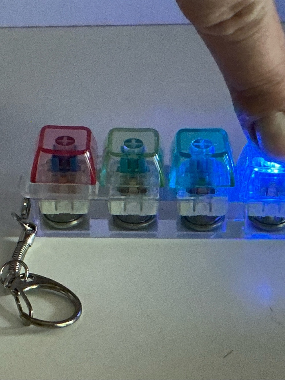LED Light Up Clicker Keyboard Keychain - - Picture 5 of 7